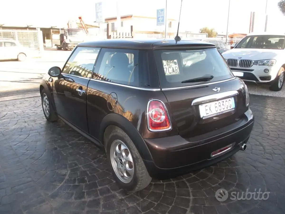 Usata Mini Cooper D 90 CV (66 kW) 2011 Marrone Utilitaria