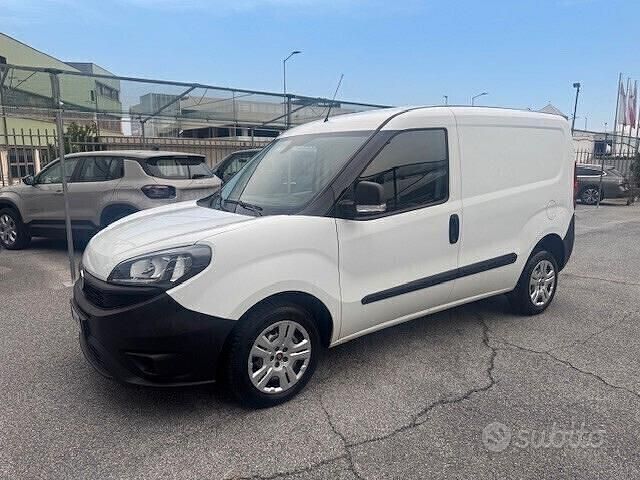 Usata Fiat Doblò S 105 CV (77 kW) 2021 Bianco Monovolume