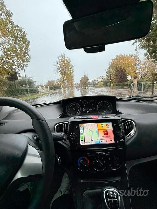 Usata Lancia Ypsilon Gold 69 CV (50 kW) 2019 Utilitaria