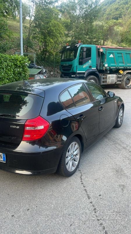 Usata BMW 118 2011 Blu Utilitaria