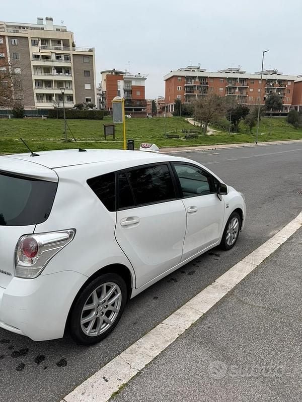 Usata Toyota Verso 2012 Bianco Monovolume