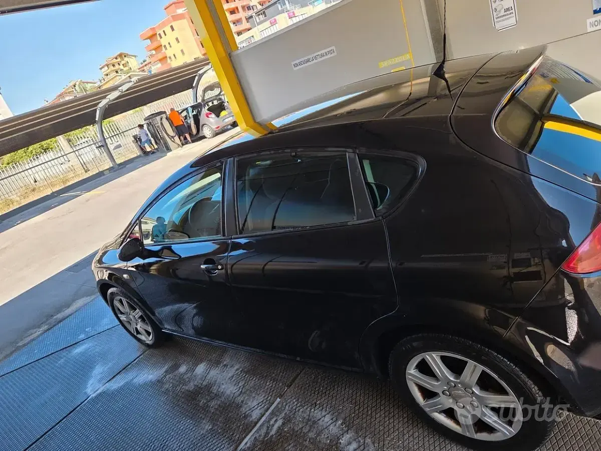 Usata Seat Leon Sport 105 CV (77 kW) 2008 Nero Utilitaria