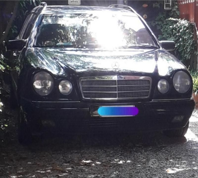 Usata Mercedes E250 113 CV (83 kW) 1998 Nero Station wagon