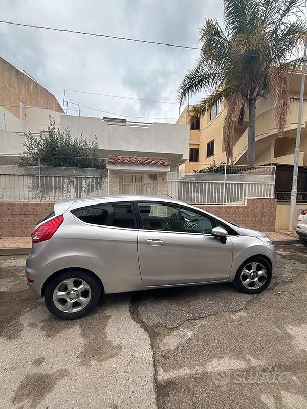 Usata Ford Fiesta 2010 Grigio Utilitaria