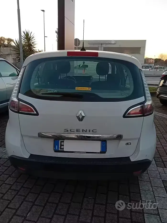 Usata Renault Scénic III XMOD 110 CV (80 kW) 2012 Bianco Monovolume