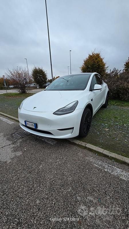 Bianco Usata 2023 Tesla Model Y SUV | 37.000 € (Cara) - Immagine 1/4