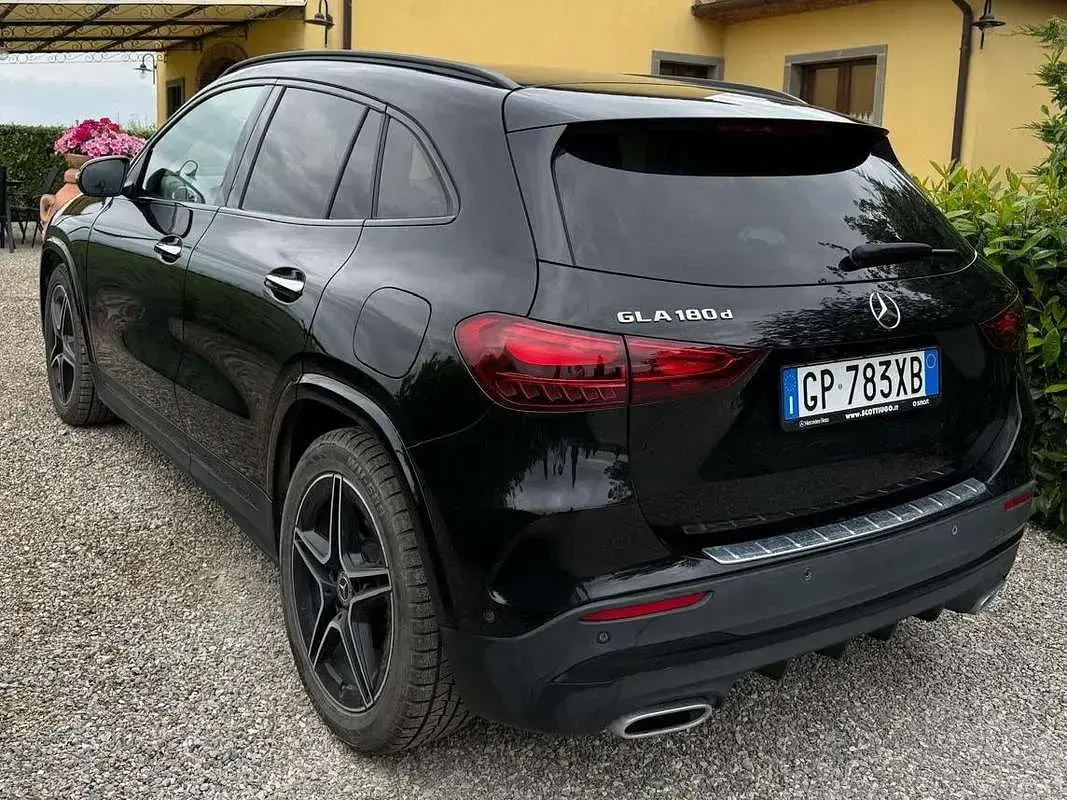 Usata Mercedes GLA180 Advanced Plus 116 CV (85 kW) 2023 Nero SUV