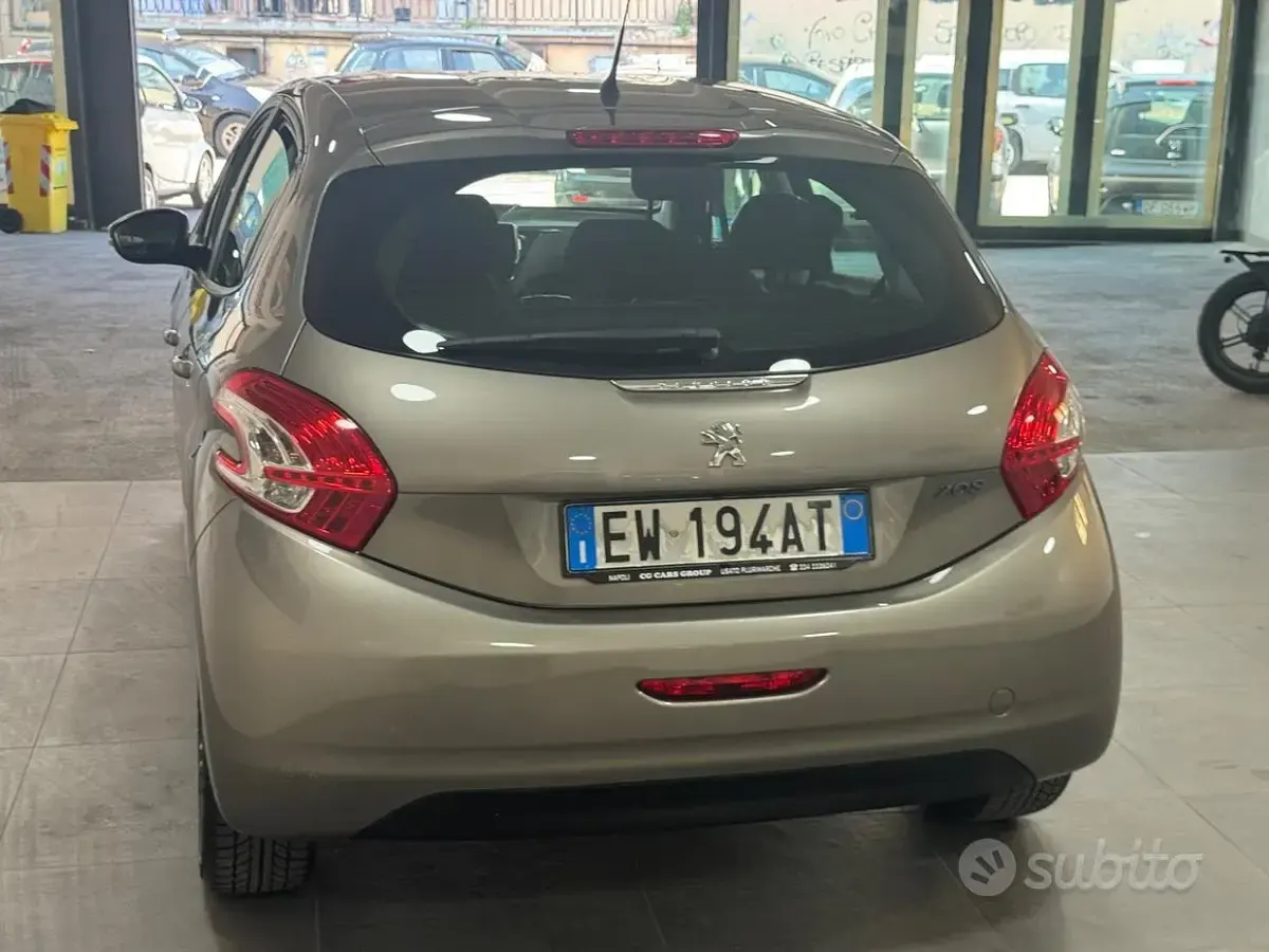 Usata Peugeot 208 Allure 68 CV (50 kW) 2014 Marrone Utilitaria