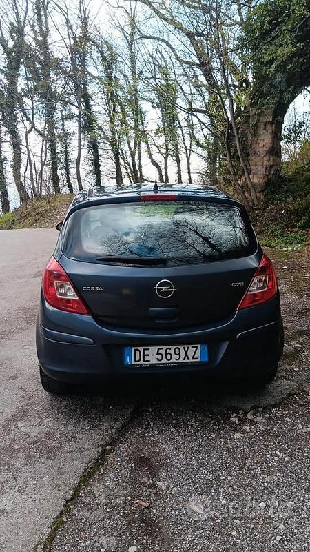 Usata Opel Corsa 90 CV (66 kW) 2006 Utilitaria