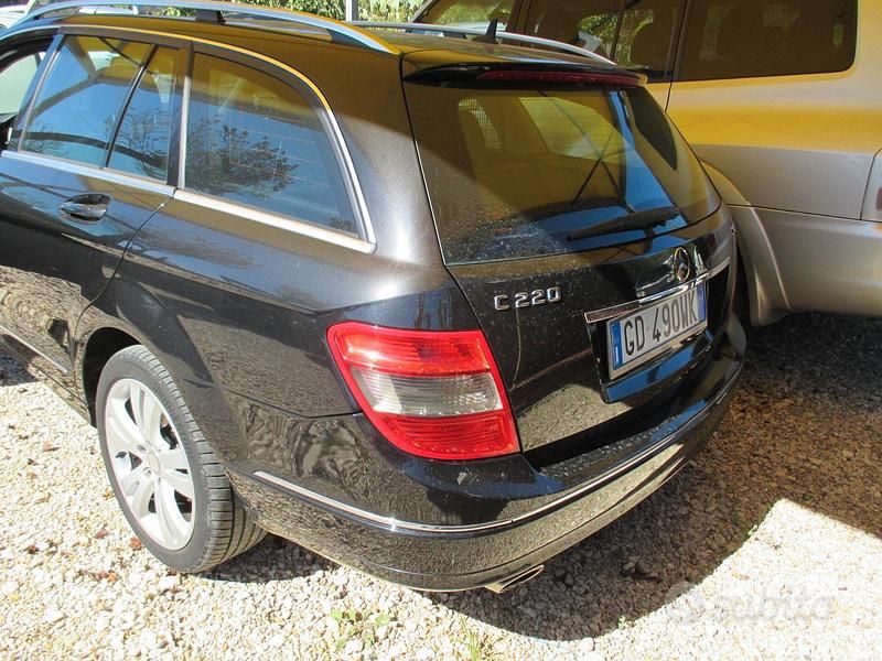 Usata Mercedes C220 Classic 203 CV (149 kW) 2009 Nero Berlina