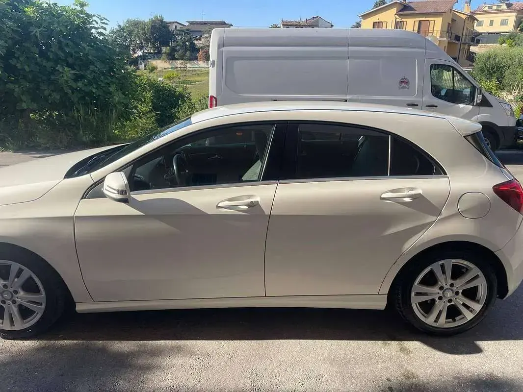 Usata Mercedes A180 Executive 109 CV (80 kW) 2017 Bianco Utilitaria