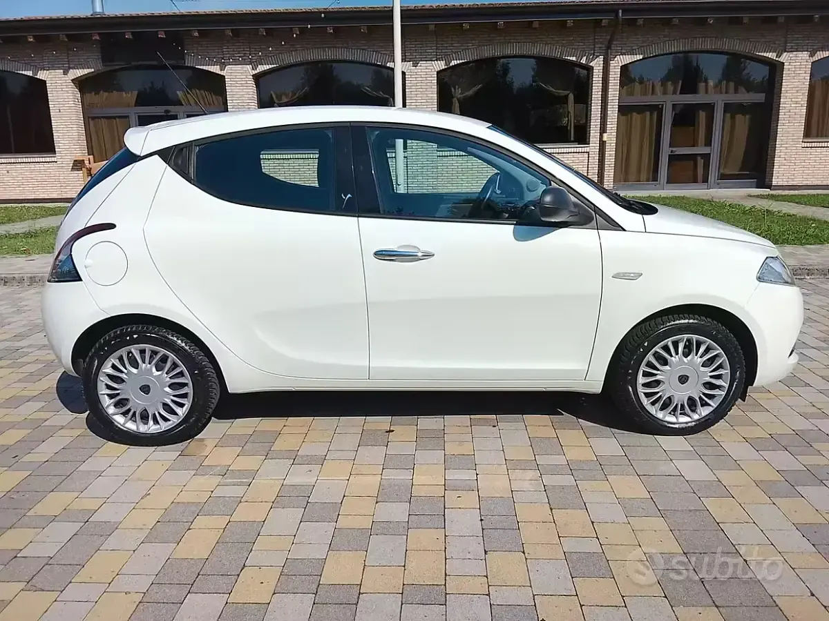 Usata Lancia Ypsilon 60 CV (44 kW) 2018 Grigio Utilitaria