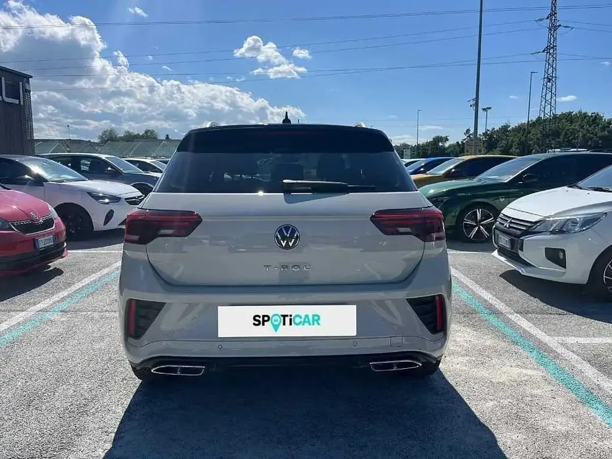Usata VW T-Roc R-line 116 CV (85 kW) 2024 Beige SUV