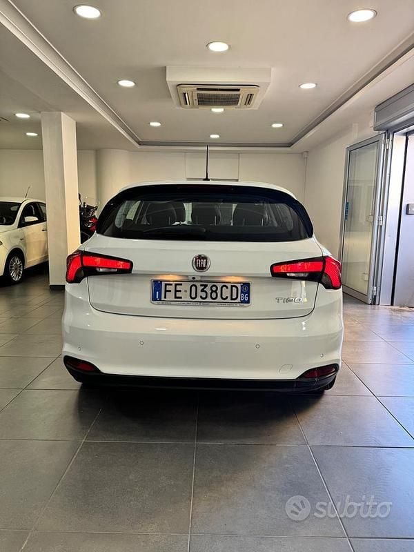 Usata Fiat Tipo Lounge 120 CV (88 kW) 2016 Bianco Berlina
