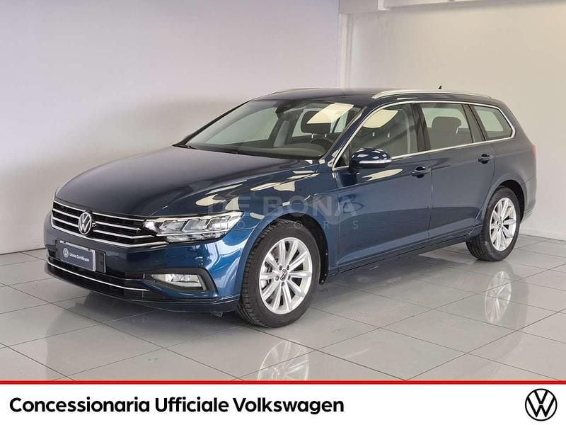 Azzurro Usata 2023 VW Passat Business Station wagon | 30.800 € (Buon prezzo) - Immagine 1/4