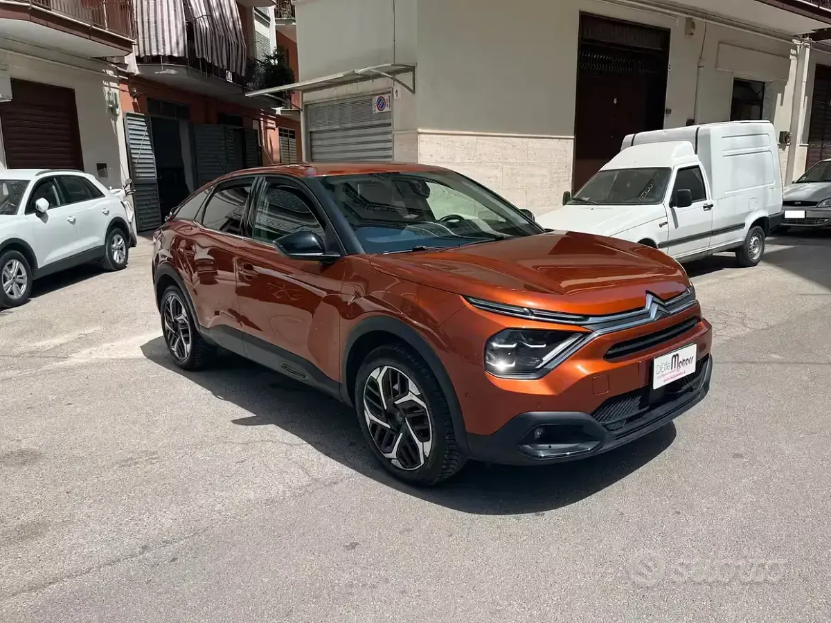 Usata Citroën C4 Shine 131 CV (96 kW) 2022 Arancione Berlina