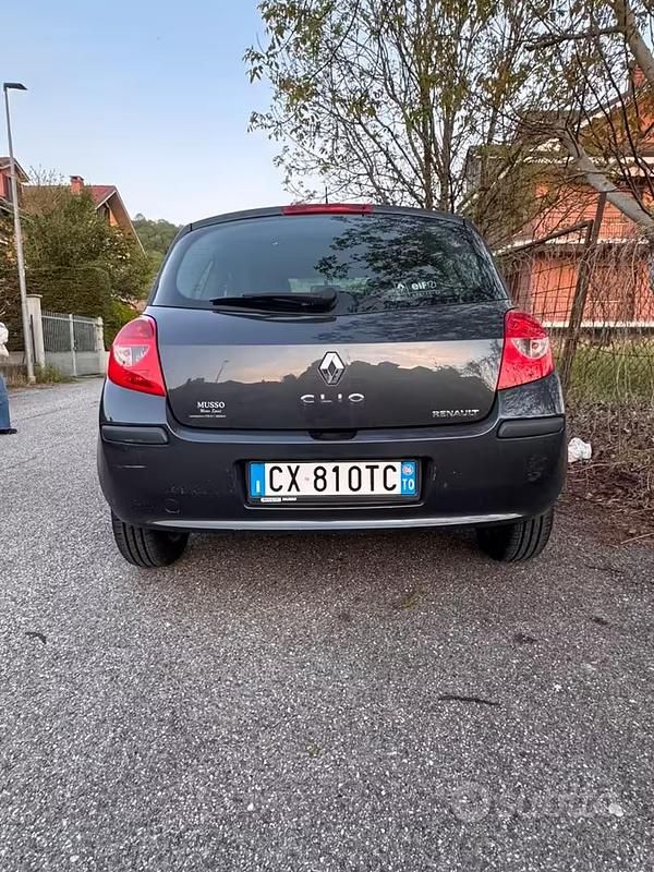 Usata Renault Clio III 75 CV (55 kW) 2006 Grigio Berlina