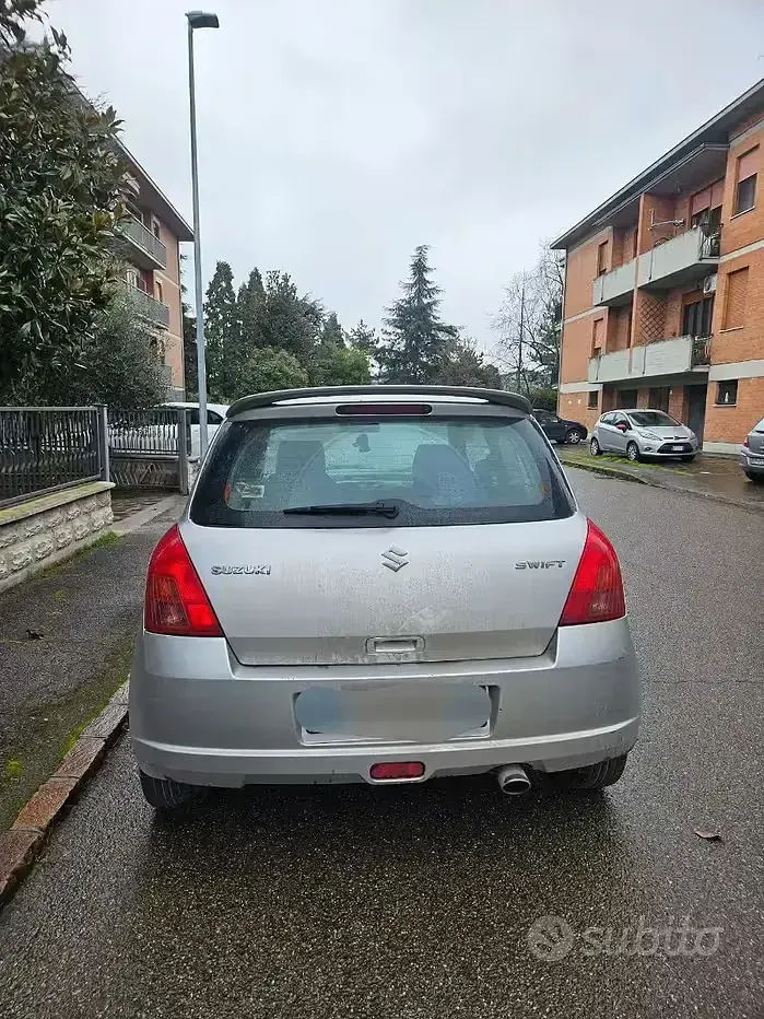 Usata Suzuki Swift 68 CV (50 kW) 2006 Grigio Utilitaria