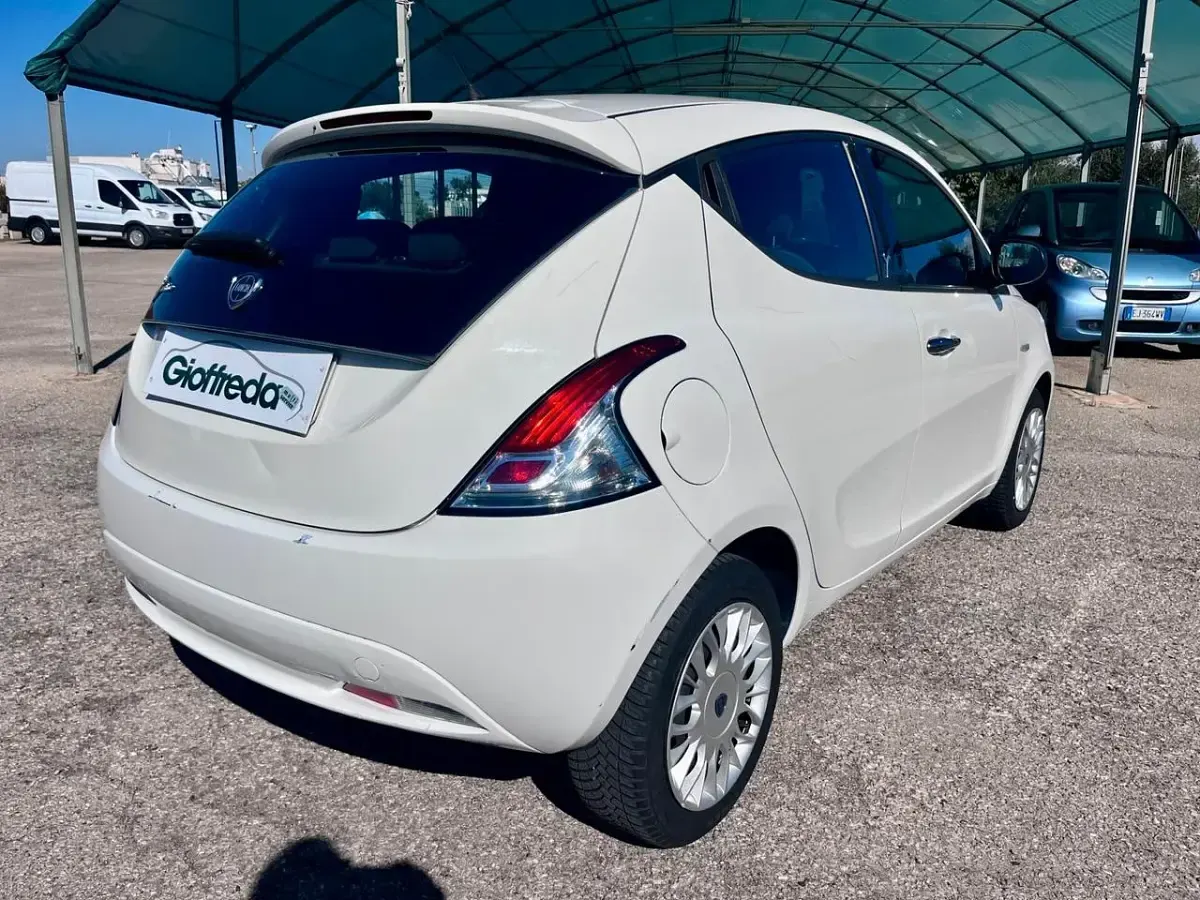 Usata Lancia Ypsilon S 95 CV (69 kW) 2016 Bianco Utilitaria