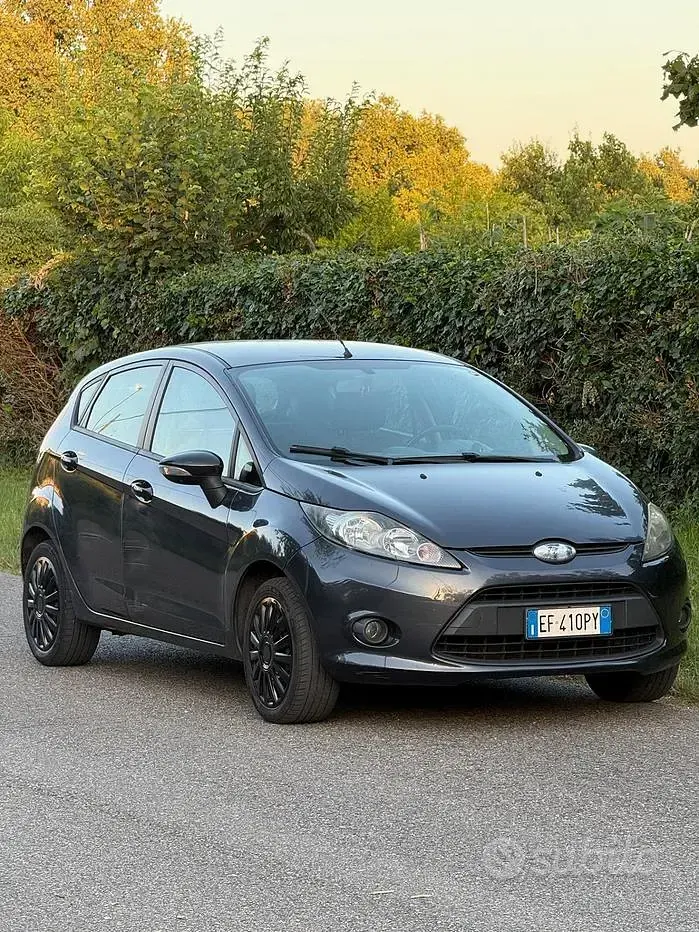 Usata Ford Fiesta 92 CV (67 kW) 2011 Nero Berlina