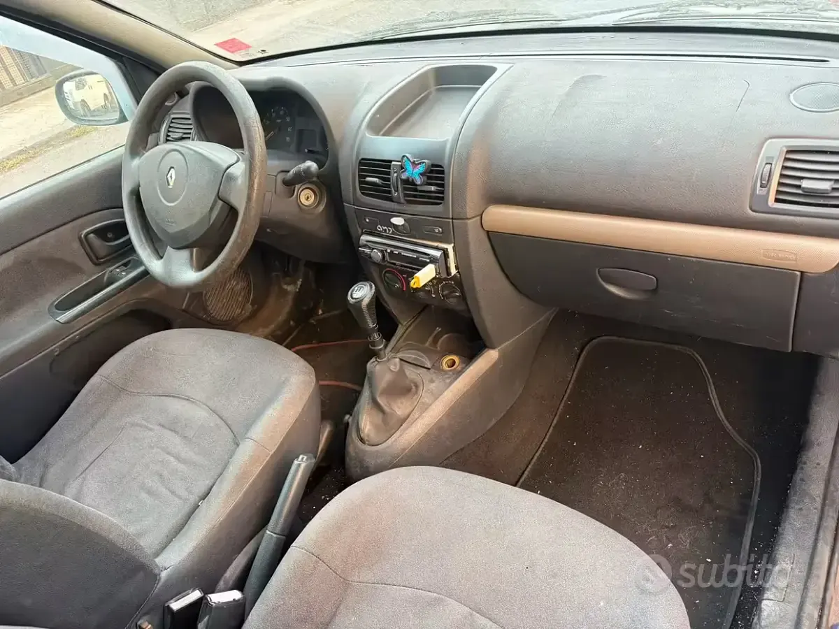 Usata Renault Clio II 2004 Blu Berlina