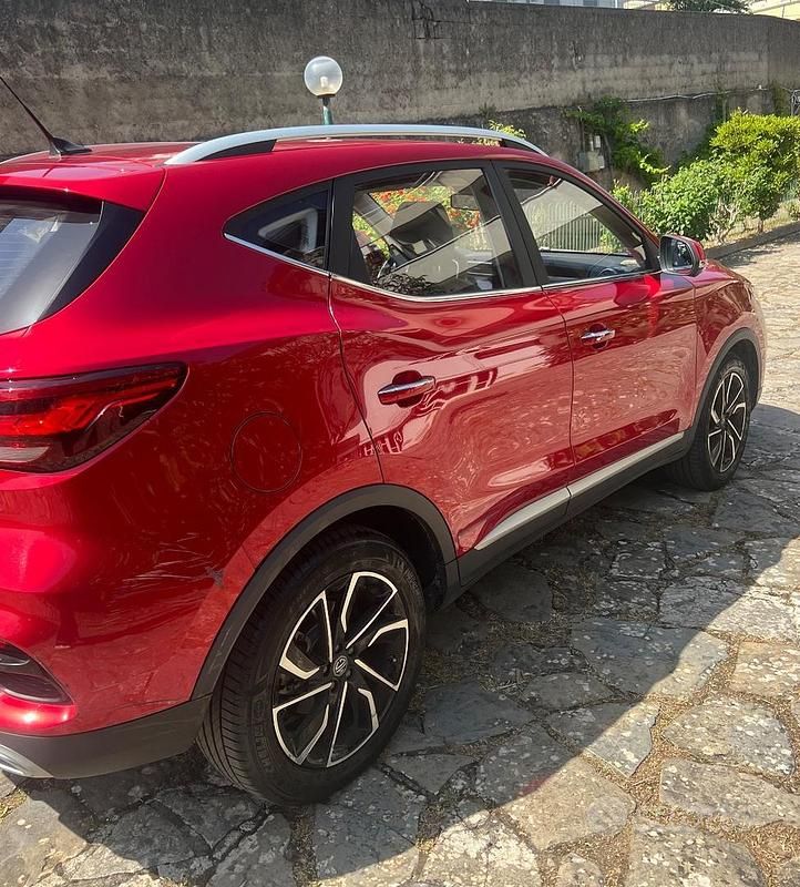 Usata MG ZS Luxury 111 CV (81 kW) 2021 Rosso Berlina