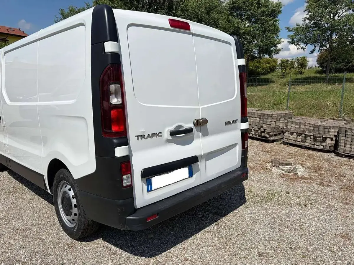 Usata Renault Trafic 110 CV (80 kW) 2022 Bianco Monovolume