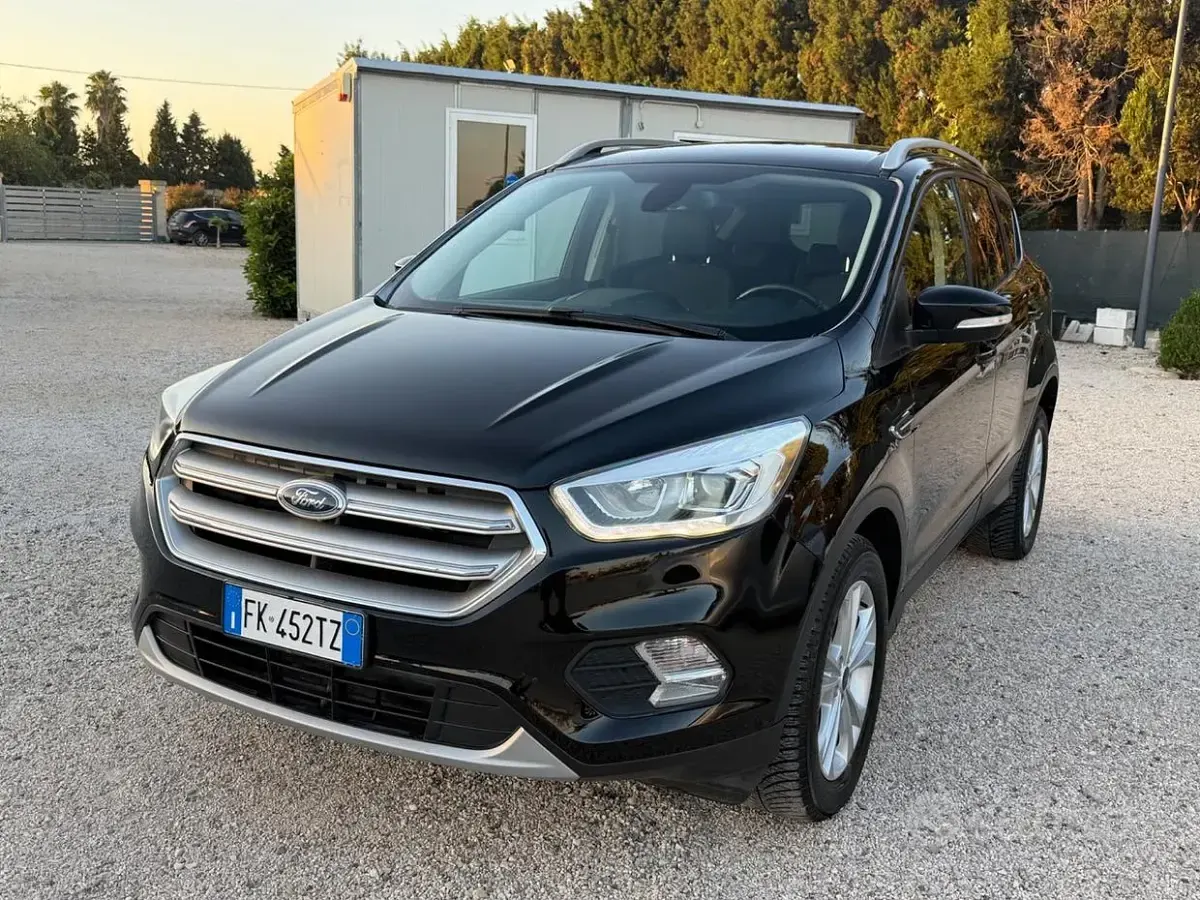 Usata Ford Kuga Titanium 120 CV (88 kW) 2017 Nero SUV