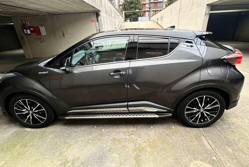 Usata Toyota C-HR Lounge 98 CV (72 kW) 2017 Grigio SUV
