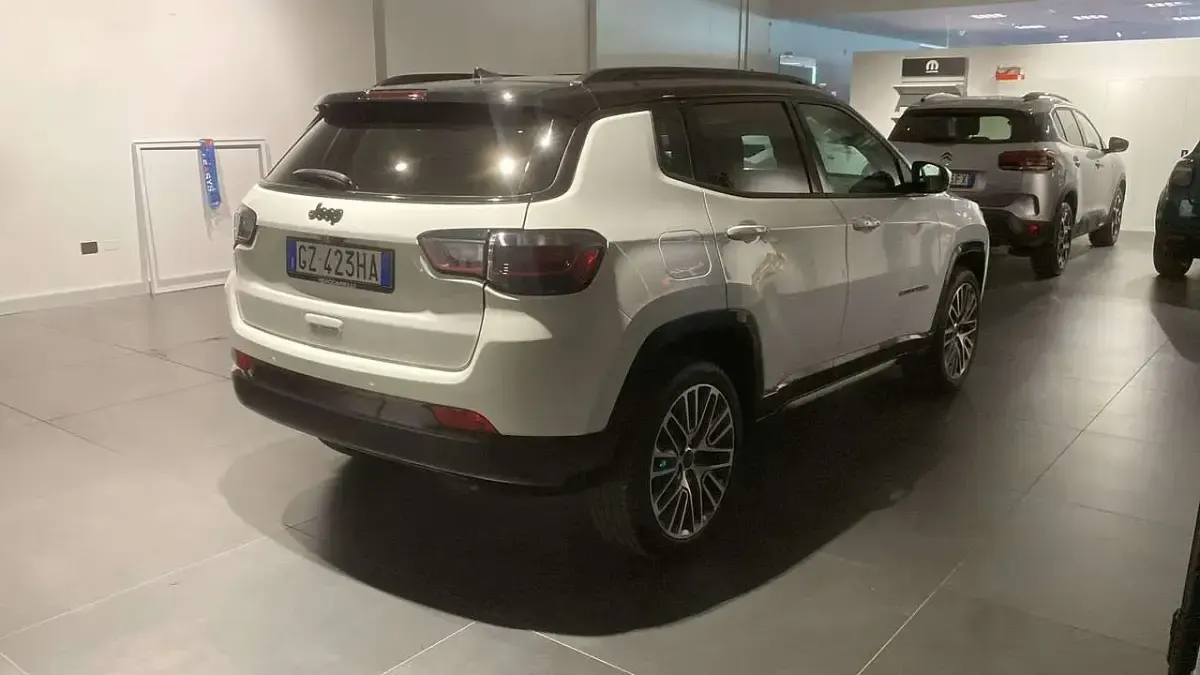 Usata Jeep Compass Summit 131 CV (96 kW) 2025 Bianco SUV