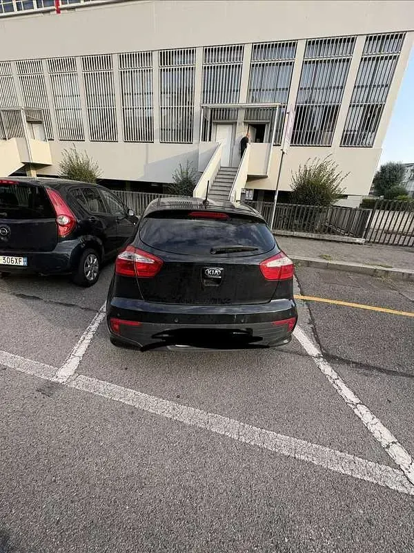 Usata Kia Rio 90 CV (66 kW) 2015 Berlina