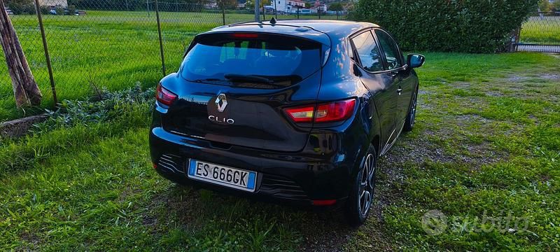 Nero Usata 2013 Renault Clio IV Due volumi | 6000 € (Buon prezzo) - Immagine 1/4