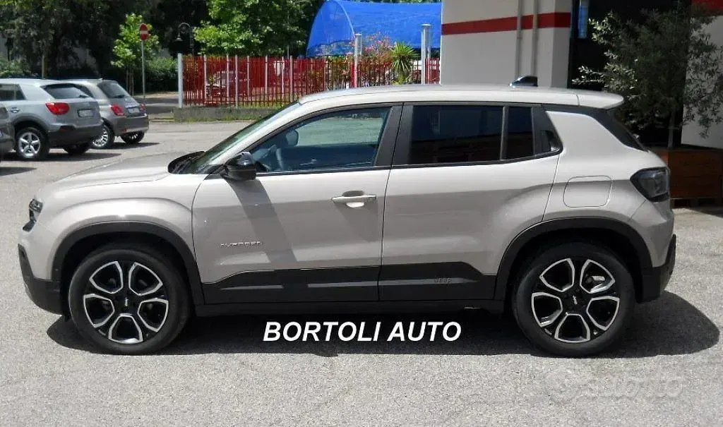 Usata Jeep Avenger Summit 101 CV (74 kW) 2025 Grigio SUV