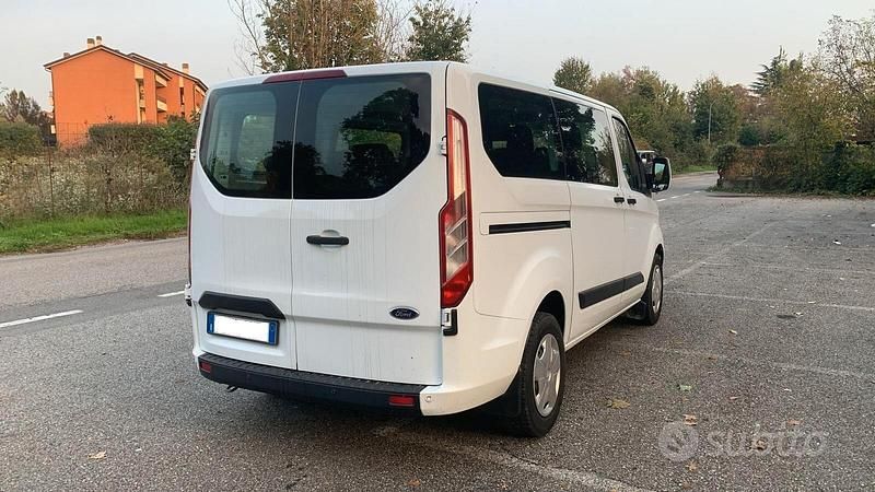 Begagnad Ford Tourneo Trend 131 HK (96 kW) 2019 Vit Minibuss