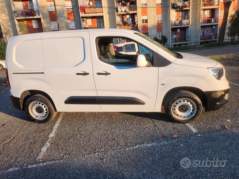 Usata Opel Combo 101 CV (74 kW) 2021 Bianco Monovolume