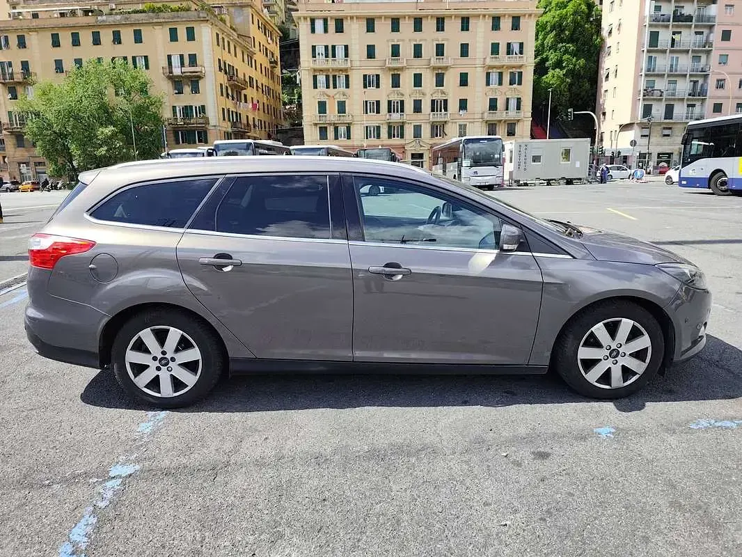 Usata Ford Focus 116 CV (85 kW) 2012 Marrone Station wagon