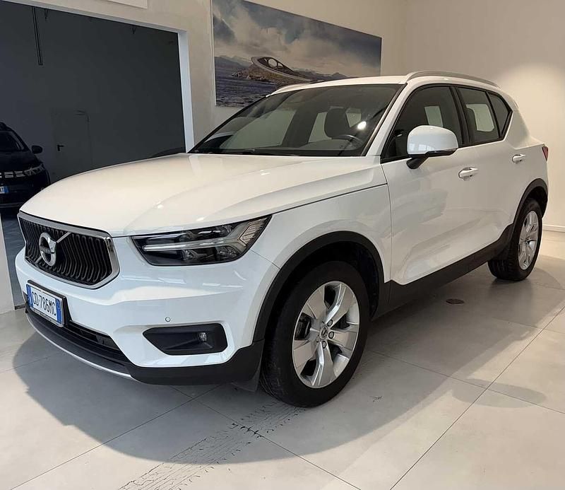 Usata Volvo XC40 Momentum 129 CV (94 kW) 2021 Bianco SUV