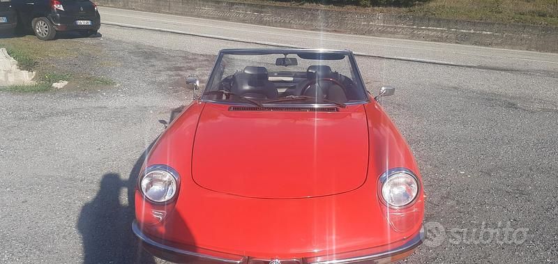 Usata Alfa Romeo Spider 128 CV (94 kW) 1982 Rosso Cabrio