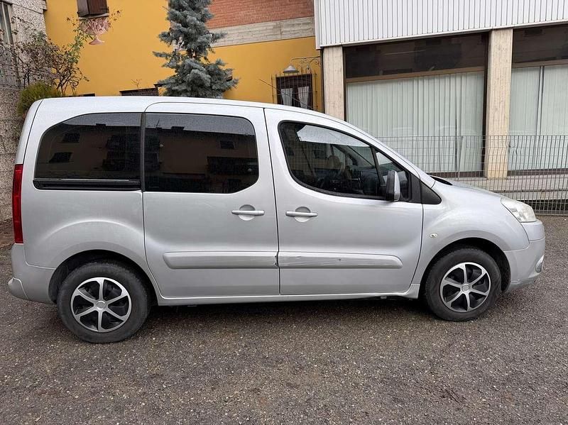 Usata Peugeot TePee 109 CV (80 kW) 2011 Argento Station wagon