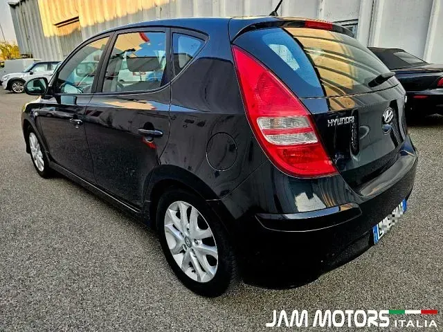 Usata Hyundai i30 Comfort 109 CV (80 kW) 2010 Nero metallizzato Utilitaria
