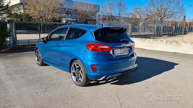 Usata Ford Fiesta ST 205 CV (150 kW) 2018 Blu Berlina