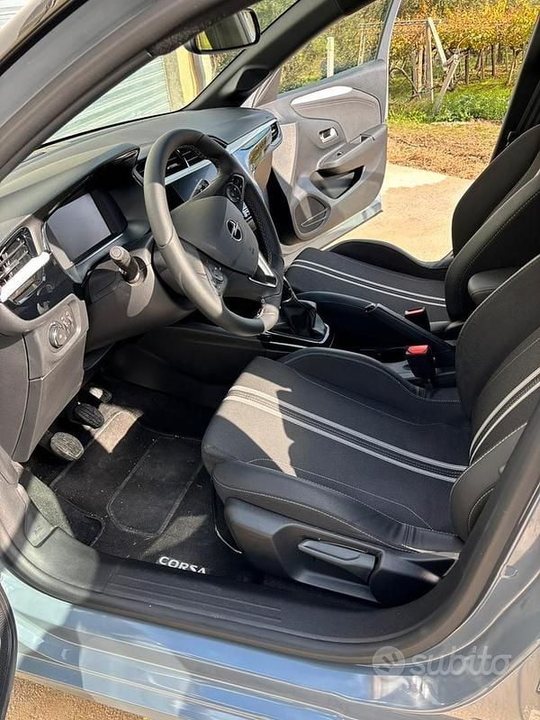 Usata Opel Corsa GS Line 75 CV (55 kW) 2024 Grigio Utilitaria