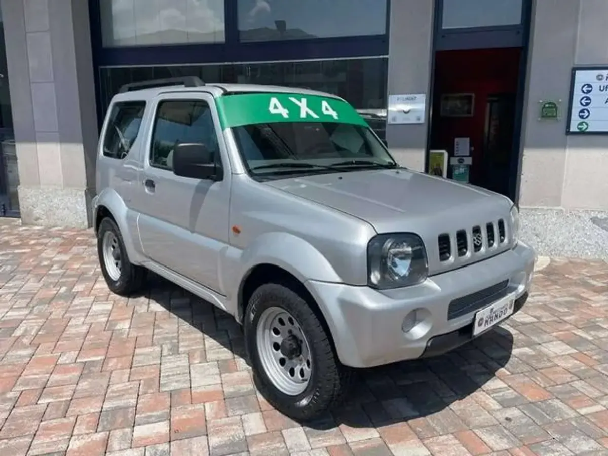 Usata Suzuki Jimny 82 CV (60 kW) 2001 Argento mett SUV