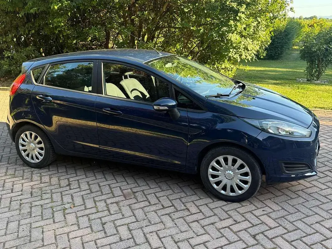 Usata Ford Fiesta Titanium 75 CV (55 kW) 2016 Blu/azzurro Utilitaria