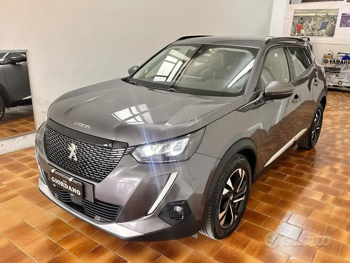 Usata Peugeot 2008 Allure 102 CV (75 kW) 2020 Grigio SUV