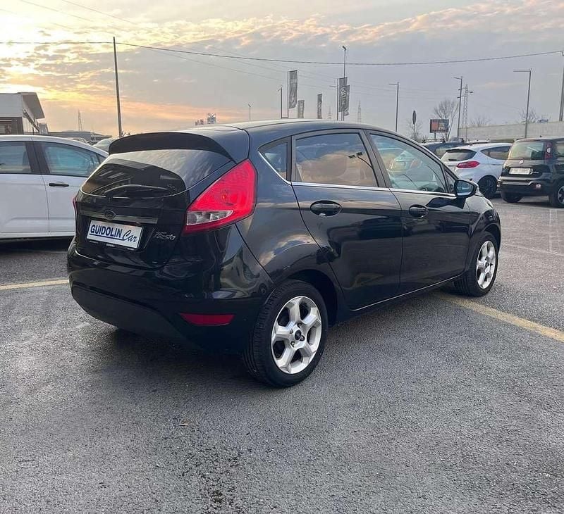 Usata Ford Fiesta Titanium 82 CV (60 kW) 2010 Nero Utilitaria