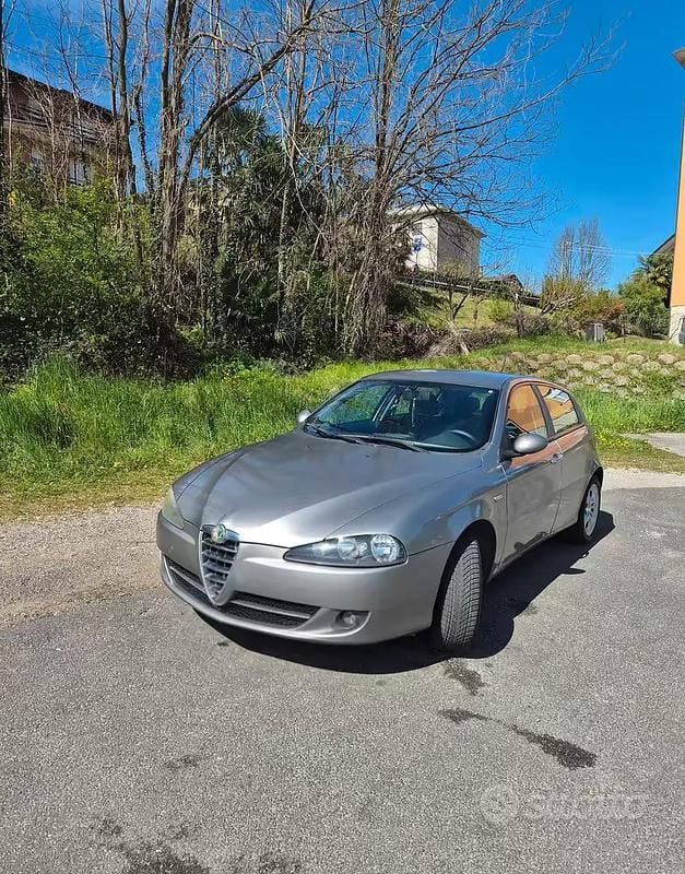 Usata Alfa Romeo 147 120 CV (88 kW) 2008 Grigio Utilitaria