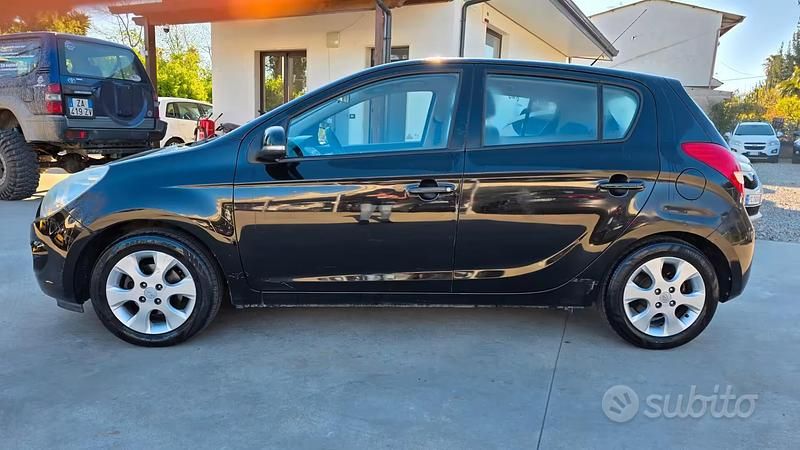 Usata Hyundai i20 Edition 78 CV (57 kW) 2012 Nero Utilitaria