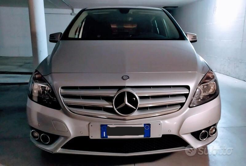 Usata Mercedes B180 Premium 109 CV (80 kW) 2013 Grigio Monovolume