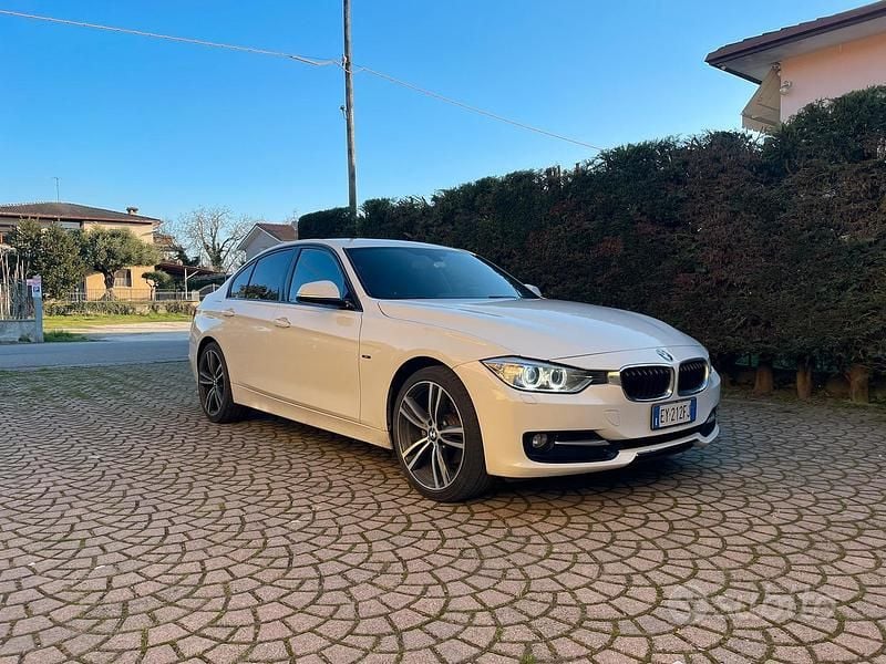 Usata BMW 320 Sport Line 184 CV (135 kW) 2015 Bianco Berlina